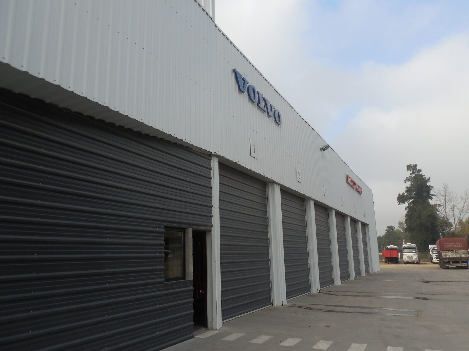 Nave industrial Concesionario Volvo Trucks